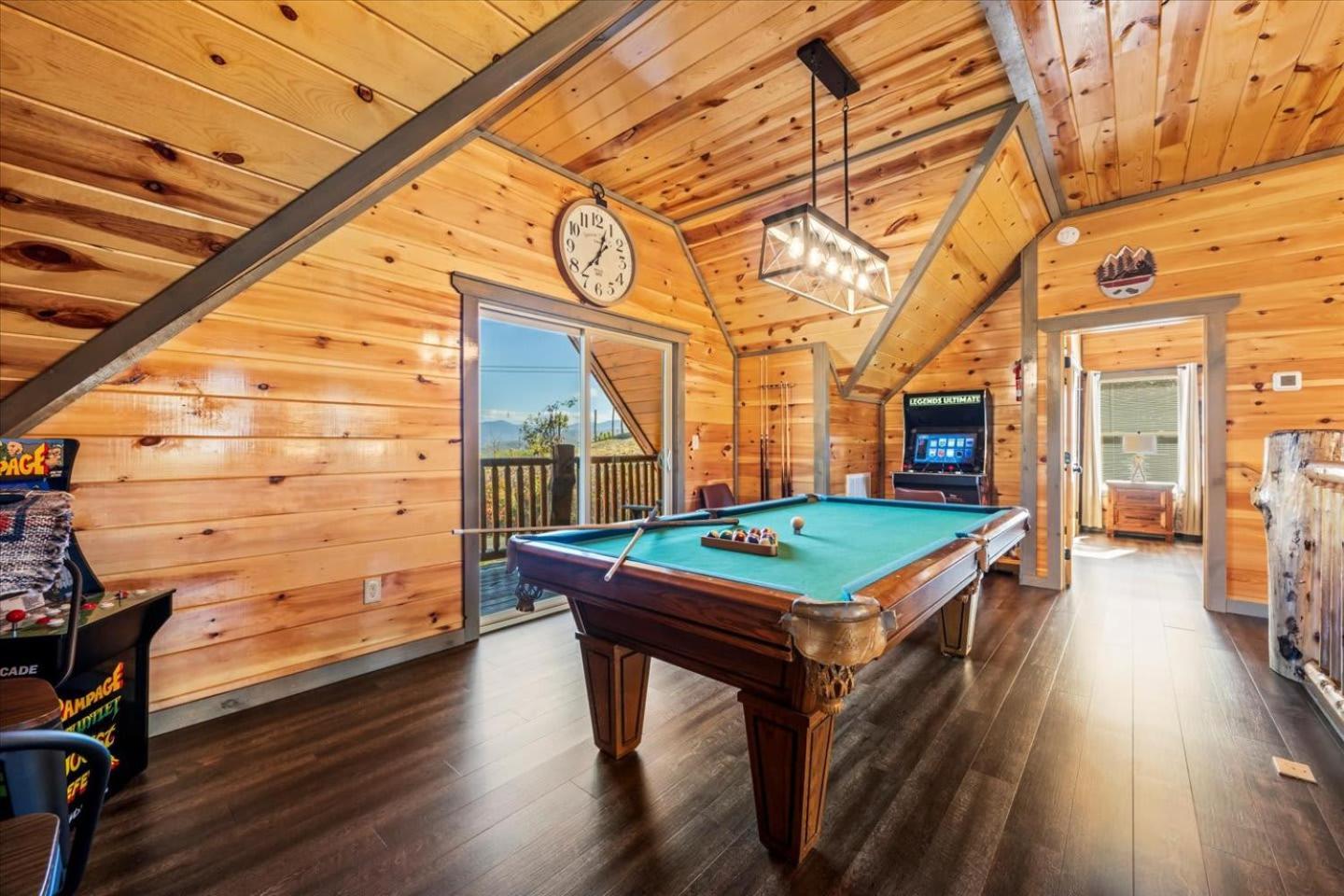 Indoor Pool, Volleyball Beach, Mountain View, Luxury Gatlinburg Exterior photo