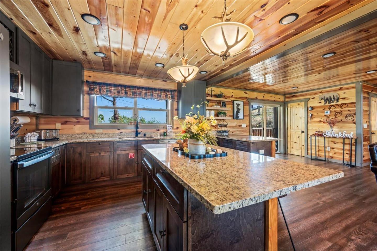 Indoor Pool, Volleyball Beach, Mountain View, Luxury Gatlinburg Exterior photo