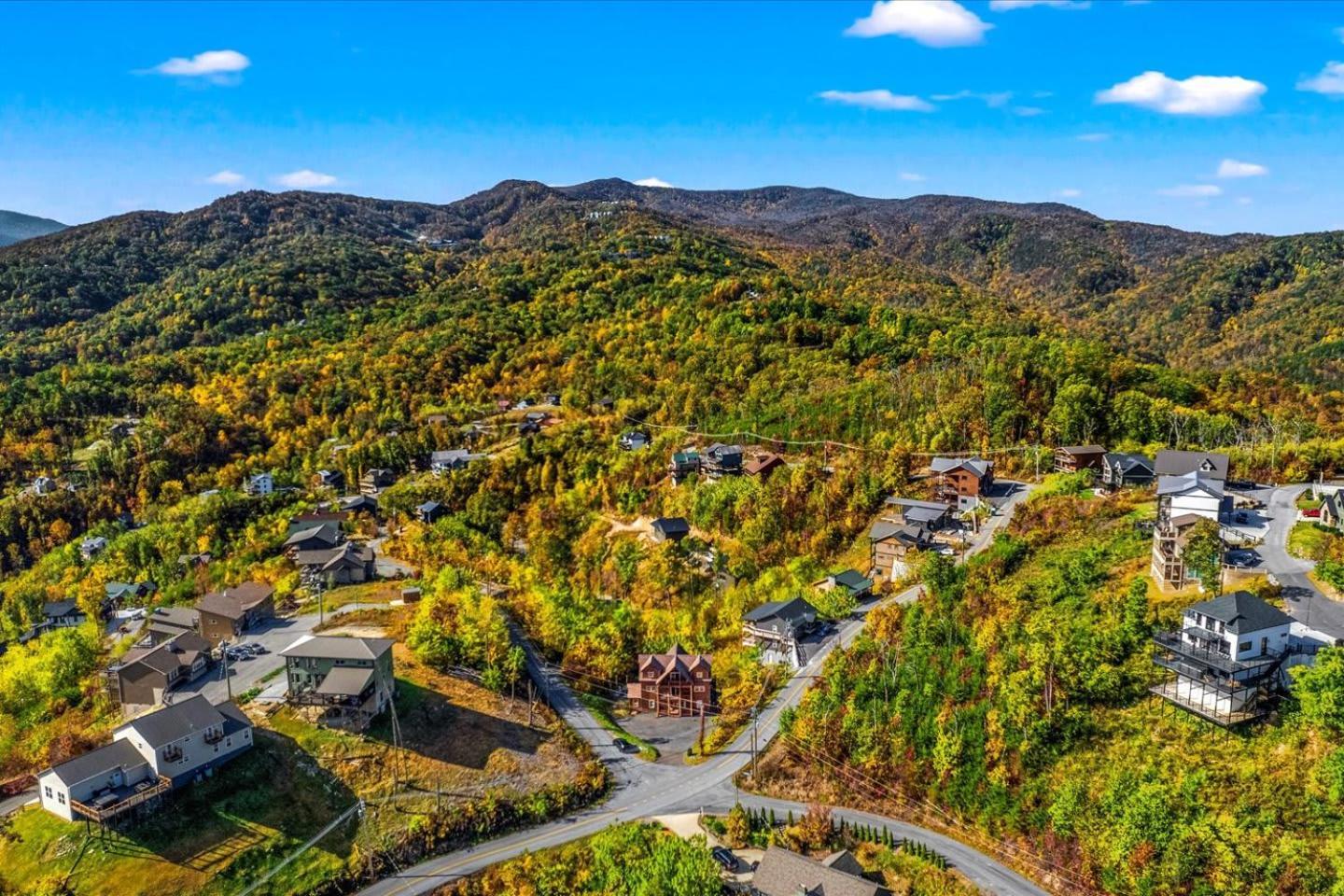 Indoor Pool, Volleyball Beach, Mountain View, Luxury Gatlinburg Exterior photo