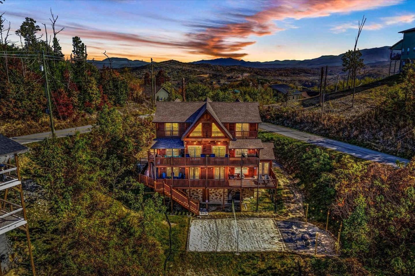 Indoor Pool, Volleyball Beach, Mountain View, Luxury Gatlinburg Exterior photo